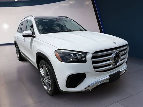 Used 2024 Mercedes-Benz GLS 450 4MATIC image 7