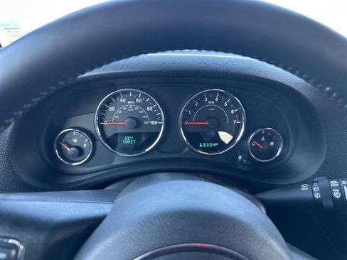Used 2017 Jeep Wrangler Unlimited Rubicon w/ Connectivity Group AWD/4WD image 15