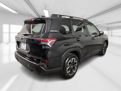 New 2025 Subaru Forester Premium w/ Convenience Package #1 image 4