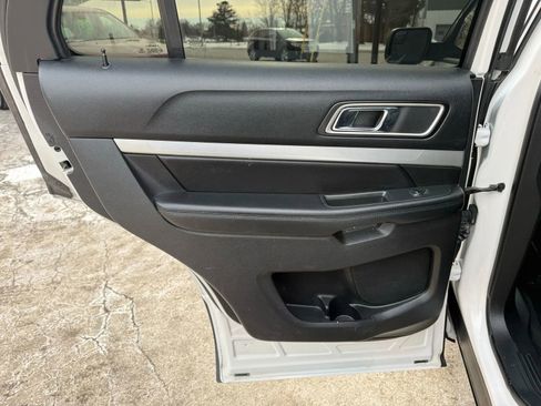 Used 2017 Ford Explorer XLT image 11
