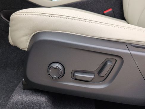 New 2026 Volvo XC40 B5 Ultra w/ Climate Package image 14