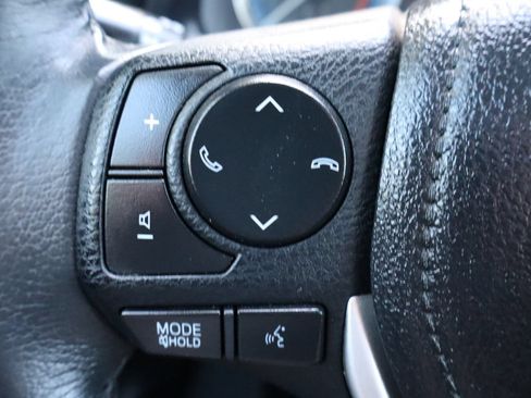 Used 2018 Toyota Corolla SE w/ Carpet Mat Package (TMS) FWD image 29