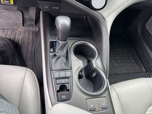 Used 2024 Toyota Camry SE image 21