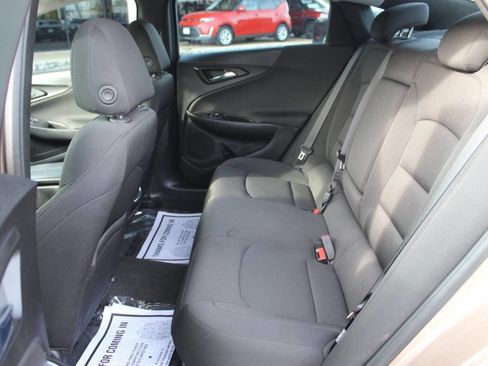 Used 2018 Chevrolet Malibu LT FWD image 15