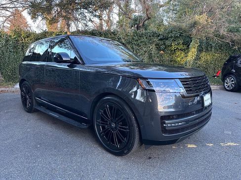 Used 2025 Land Rover Range Rover SE image 4