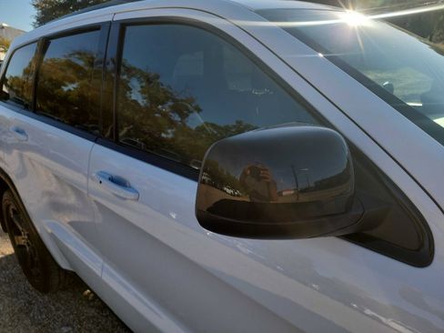 Used 2018 Jeep Grand Cherokee Laredo image 12