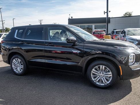 New 2024 Mitsubishi Outlander ES image 8