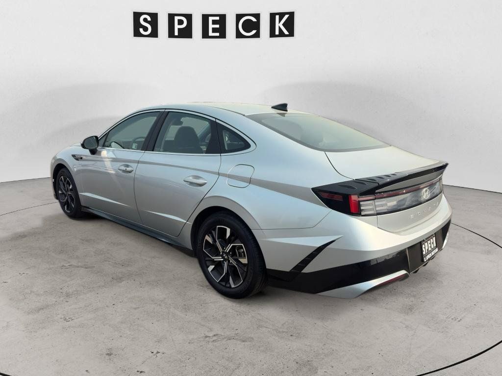 Used 2024 Hyundai Sonata SEL FWD image 3