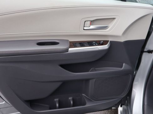 Used 2021 Toyota Sienna XLE image 20