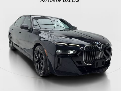 Used 2023 BMW 740i w/ Luxury Rear Seating Package RWD image 2