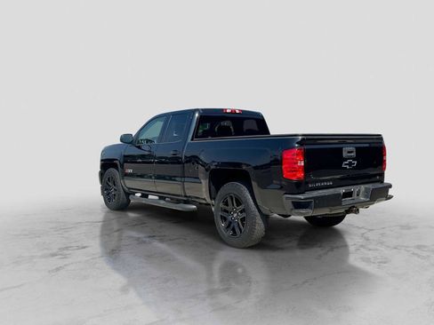 Used 2018 Chevrolet Silverado 1500 LT w/ Midnight Edition AWD/4WD image 4