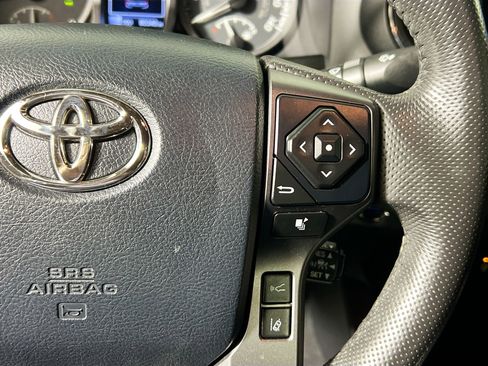 Used 2019 Toyota Tacoma TRD Sport image 19
