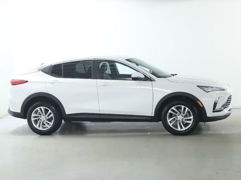 Used 2025 Buick Envista Preferred FWD image 11