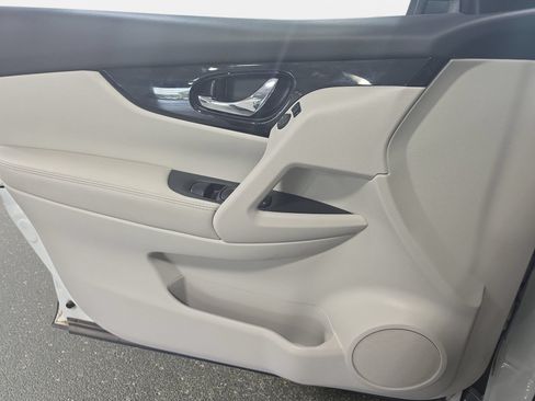 Used 2022 Nissan Rogue Sport SL FWD image 25