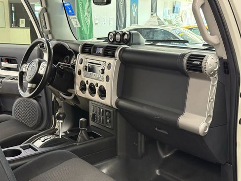 Used 2014 Toyota FJ Cruiser 4WD image 7