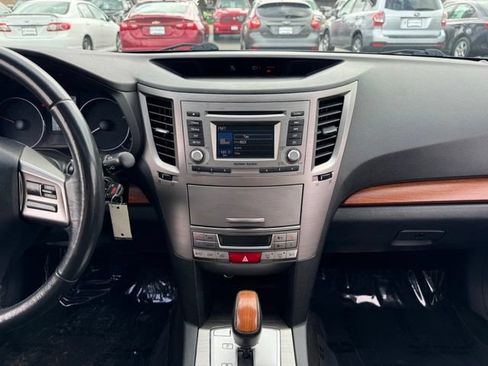 Used 2013 Subaru Outback 2.5i Limited w/ Moonroof Pkg AWD/4WD image 2