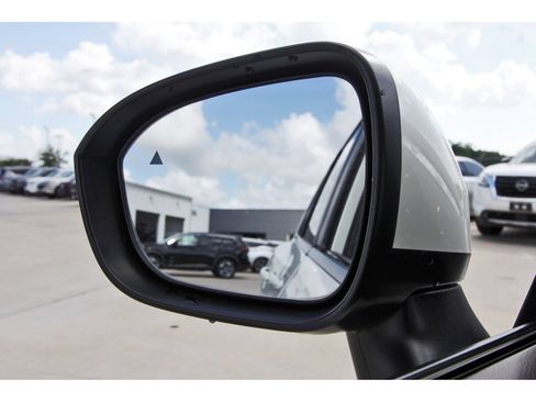 Used 2023 Nissan Rogue SV AWD/4WD image 10