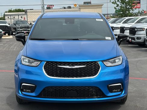 New 2026 Chrysler Pacifica Select image 8