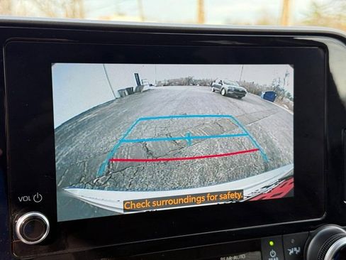 Used 2025 Toyota Highlander XLE image 22