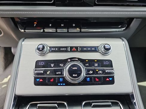 Used 2020 Lincoln Aviator Reserve w/ Equipment Group 202A AWD/4WD image 29
