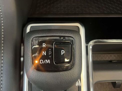 Used 2024 Nissan Pathfinder SV image 19