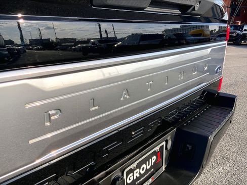 Used 2017 Ford F250 Platinum w/ Platinum Ultimate Package image 9
