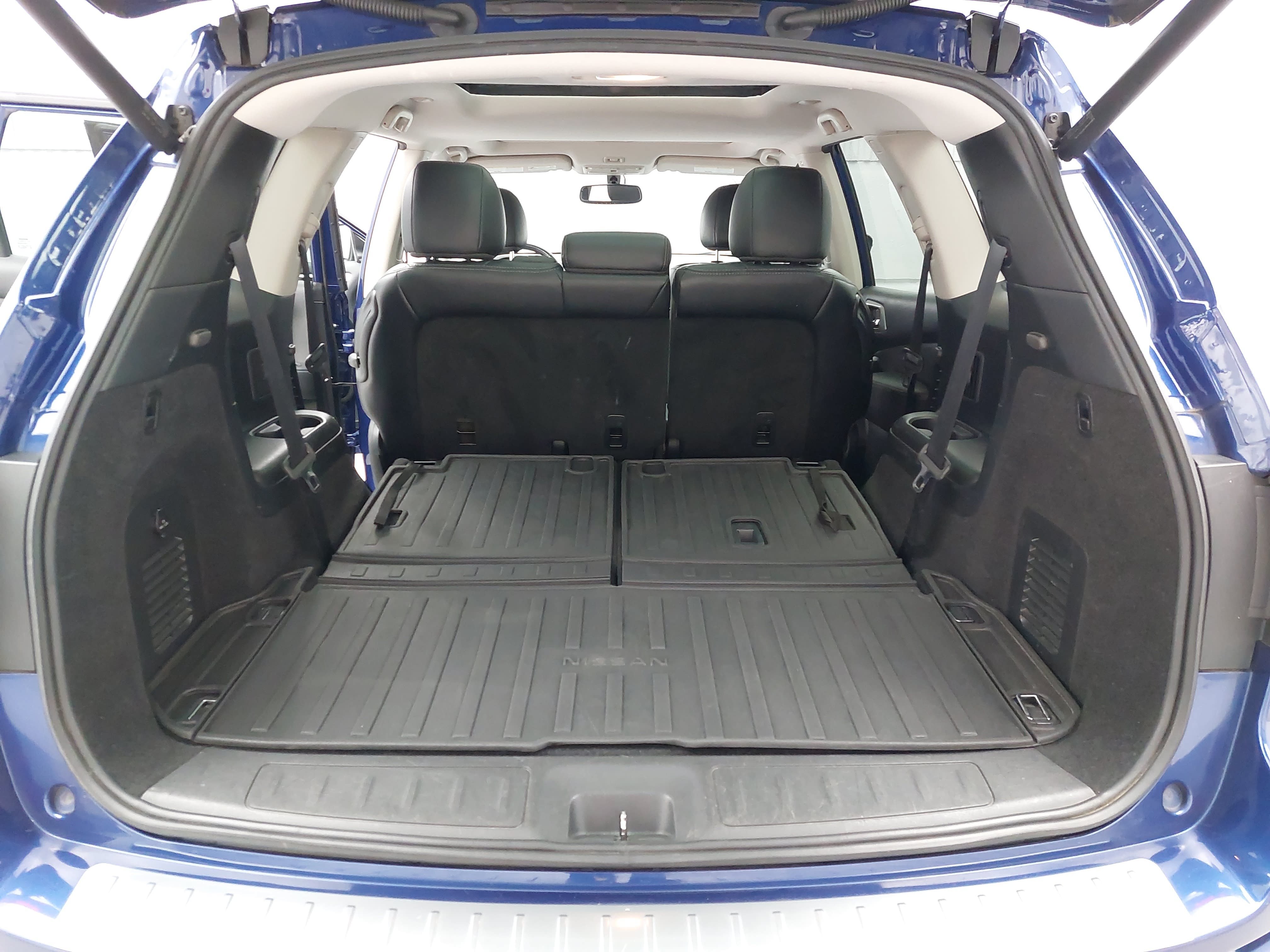 Used 2020 Nissan Pathfinder Platinum AWD/4WD image 16