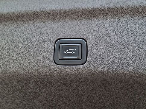 Used 2023 Chevrolet Suburban LT w/ Luxury Package AWD/4WD image 31