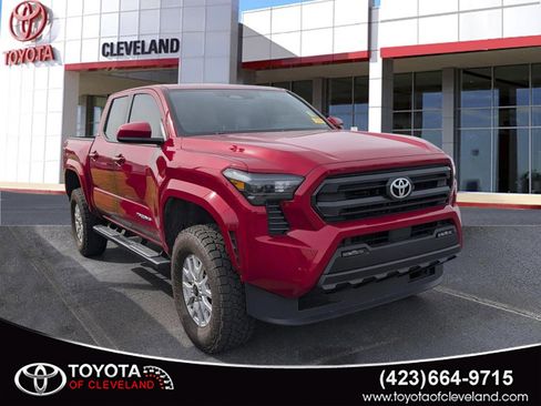 Used 2025 Toyota Tacoma SR5 AWD/4WD image 1
