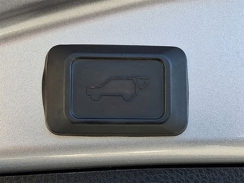 Used 2018 Toyota RAV4 Limited image 32