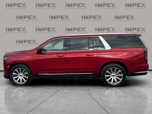 Used 2024 Cadillac Escalade ESV Premium Luxury Platinum image 2