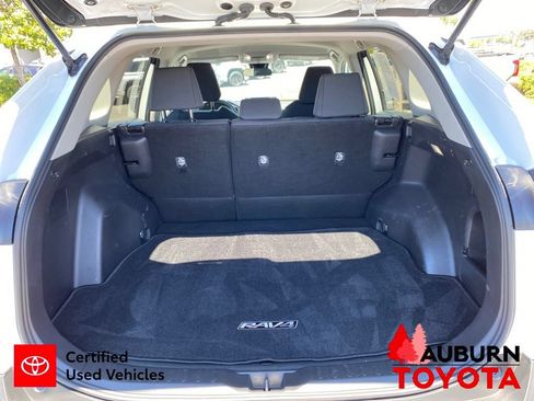 Certified 2022 Toyota RAV4 LE w/ Carpet Mat Package (TMS) AWD/4WD image 12