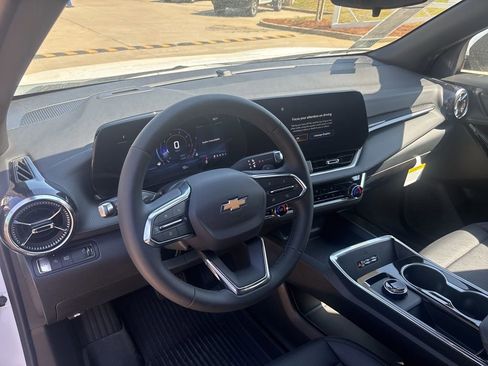 New 2026 Chevrolet Equinox LT w/ Convenience Package II FWD image 26