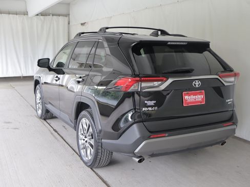Used 2019 Toyota RAV4 Limited w/ Advanced Technology Package AWD/4WD image 26