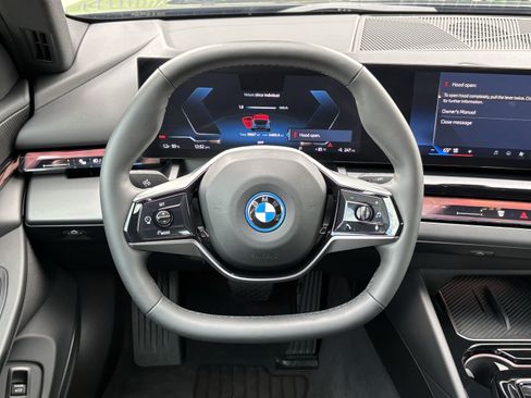 Certified 2024 BMW i5 eDrive40i w/ Convenience Package RWD image 18
