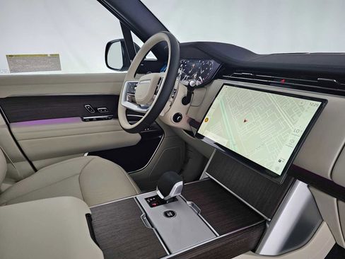 New 2026 Land Rover Range Rover Long Wheelbase SE image 11