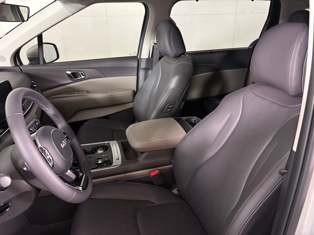New 2026 Kia Carnival EX FWD image 18