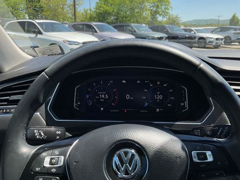 Used 2020 Volkswagen Tiguan SEL AWD/4WD image 18