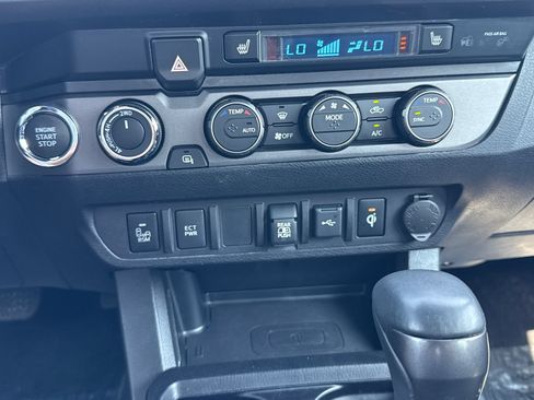 Used 2021 Toyota Tacoma TRD Sport AWD/4WD image 22