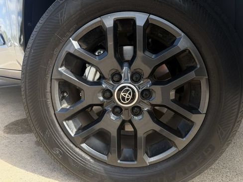 Used 2024 Toyota Tundra Platinum AWD/4WD image 10