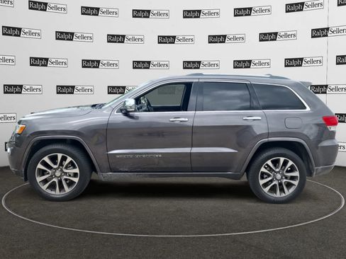 Used 2018 Jeep Grand Cherokee Overland RWD image 3