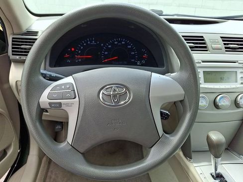 Used 2010 Toyota Camry LE FWD image 14
