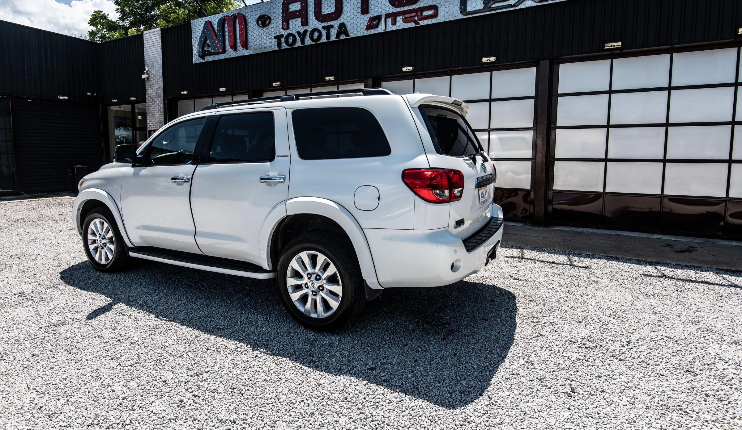 Used 2014 Toyota Sequoia Platinum AWD/4WD image 6