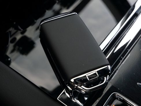 Certified 2024 Rolls-Royce Cullinan AWD/4WD image 16
