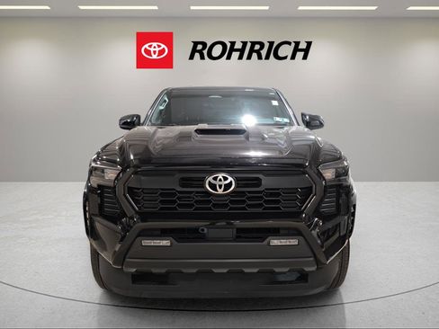 Used 2024 Toyota Tacoma TRD Sport image 2