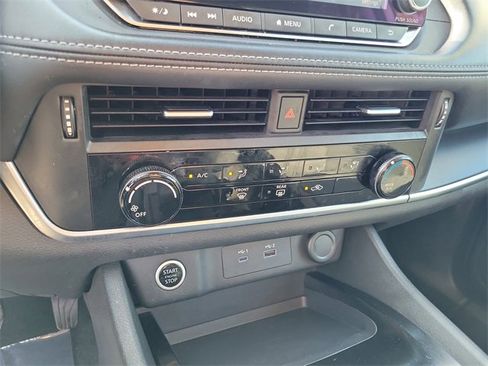 Used 2021 Nissan Rogue S image 19