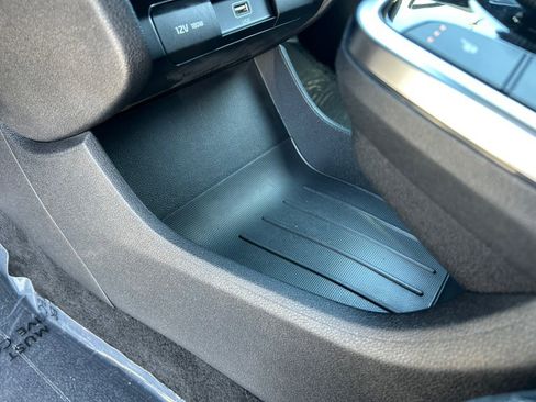 Used 2021 Kia Niro EX FWD image 26