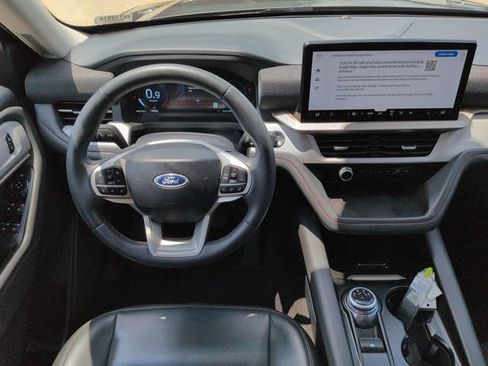 Certified 2025 Ford Explorer Active w/ Active Comfort Package AWD/4WD image 18