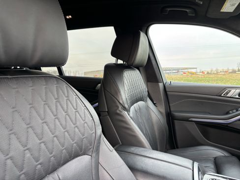 Certified 2025 BMW X7 M60i w/ Executive Package image 34