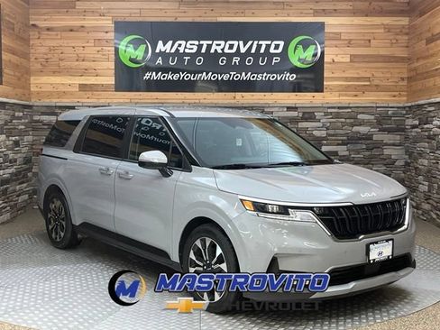 Used 2024 Kia Carnival EX FWD image 1